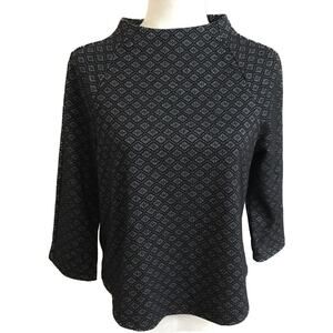 W5 Geometric Knit Top Black w. Gray Geometric Pattern - Size Small